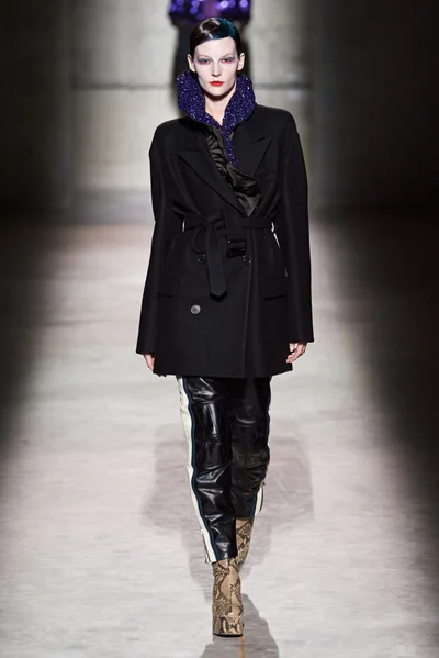 Look 49
